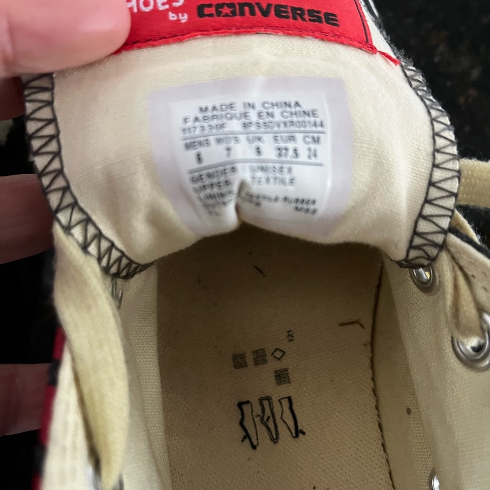 Converse All Star Sneakers   Words and Illustrations by Dr Seuss. WO 7 MEN 5 - Picture 3 of 6